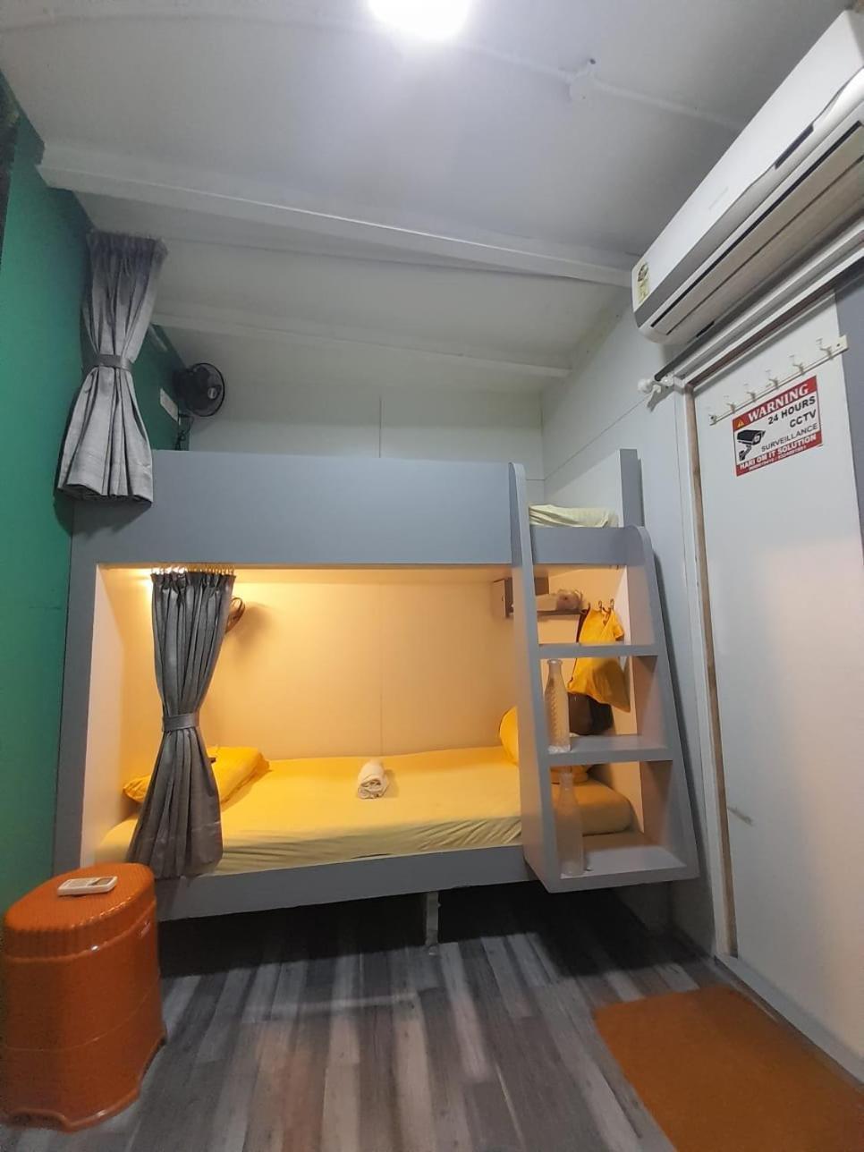 Sinhassan Dormitory Hostel Juhu Mumbai Exteriör bild