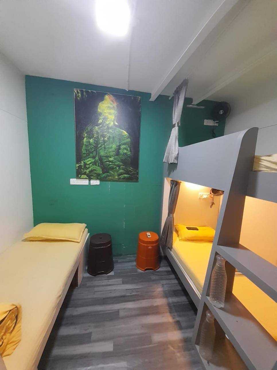 Sinhassan Dormitory Hostel Juhu Mumbai Exteriör bild