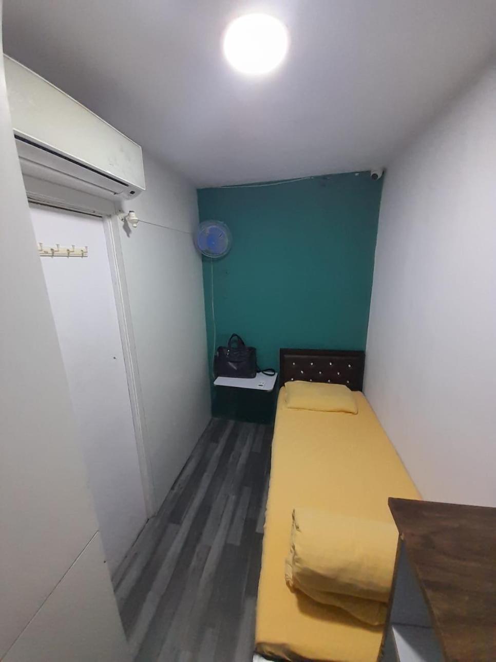 Sinhassan Dormitory Hostel Juhu Mumbai Exteriör bild